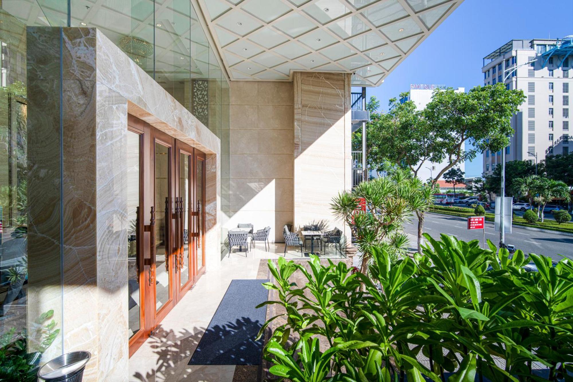דה נאנג Luxtery Hotel & Spa מראה חיצוני תמונה